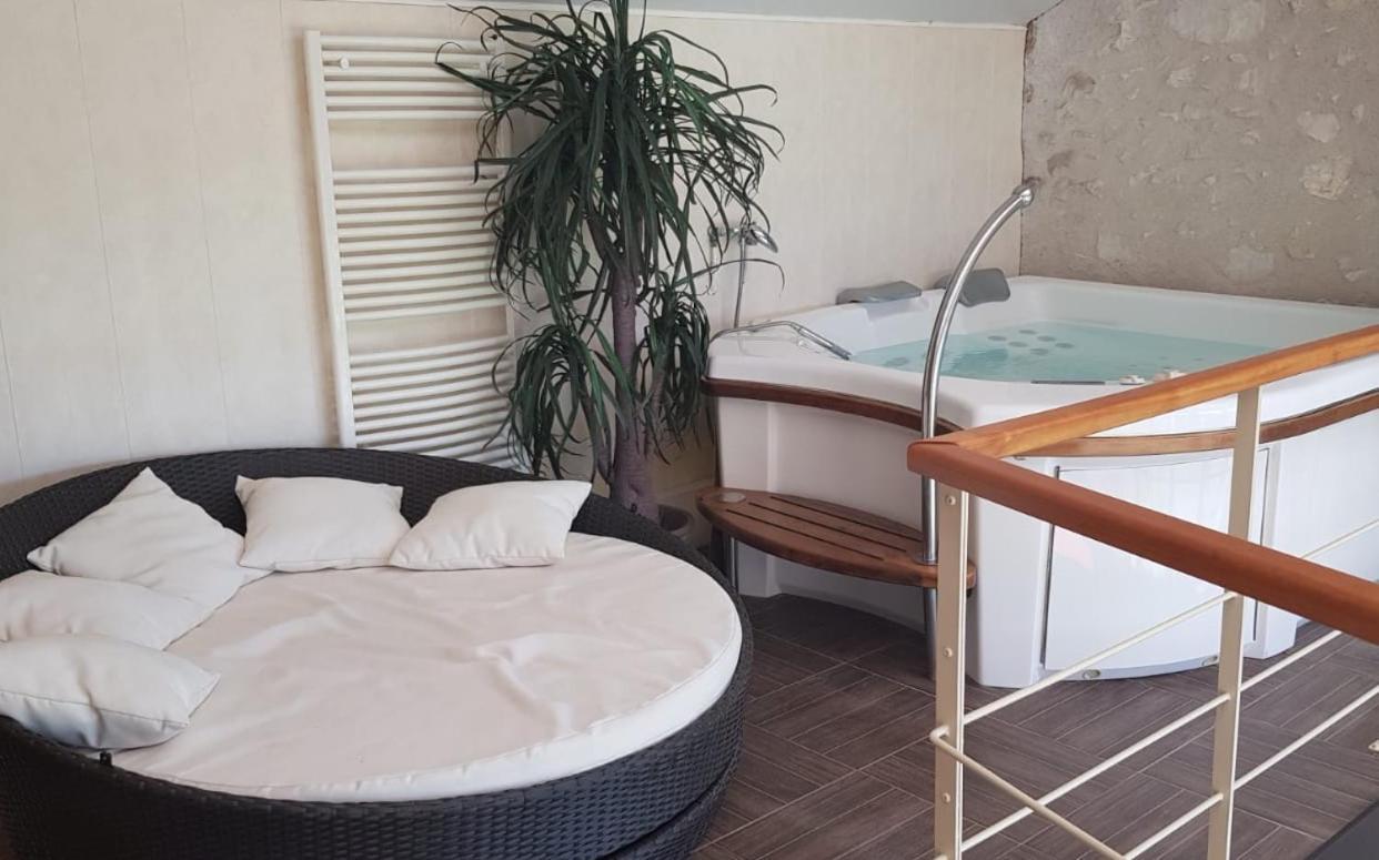 Le Domaine De Tizo Hotel Saint-Victor-de-Morestel Luaran gambar